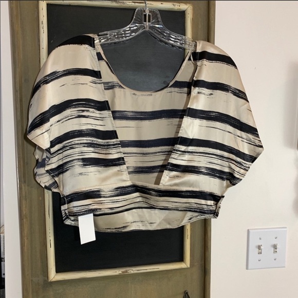 Kendall & Kylie Black White Brushstroke Print Open Back Crop Top Size Small NWT - Picture 7 of 7